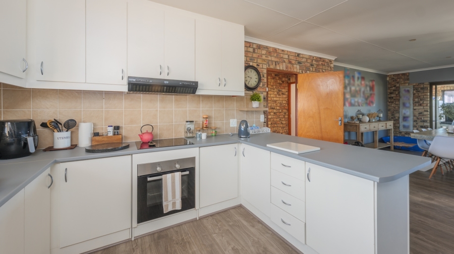 4 Bedroom Property for Sale in Oceanview Heights Western Cape